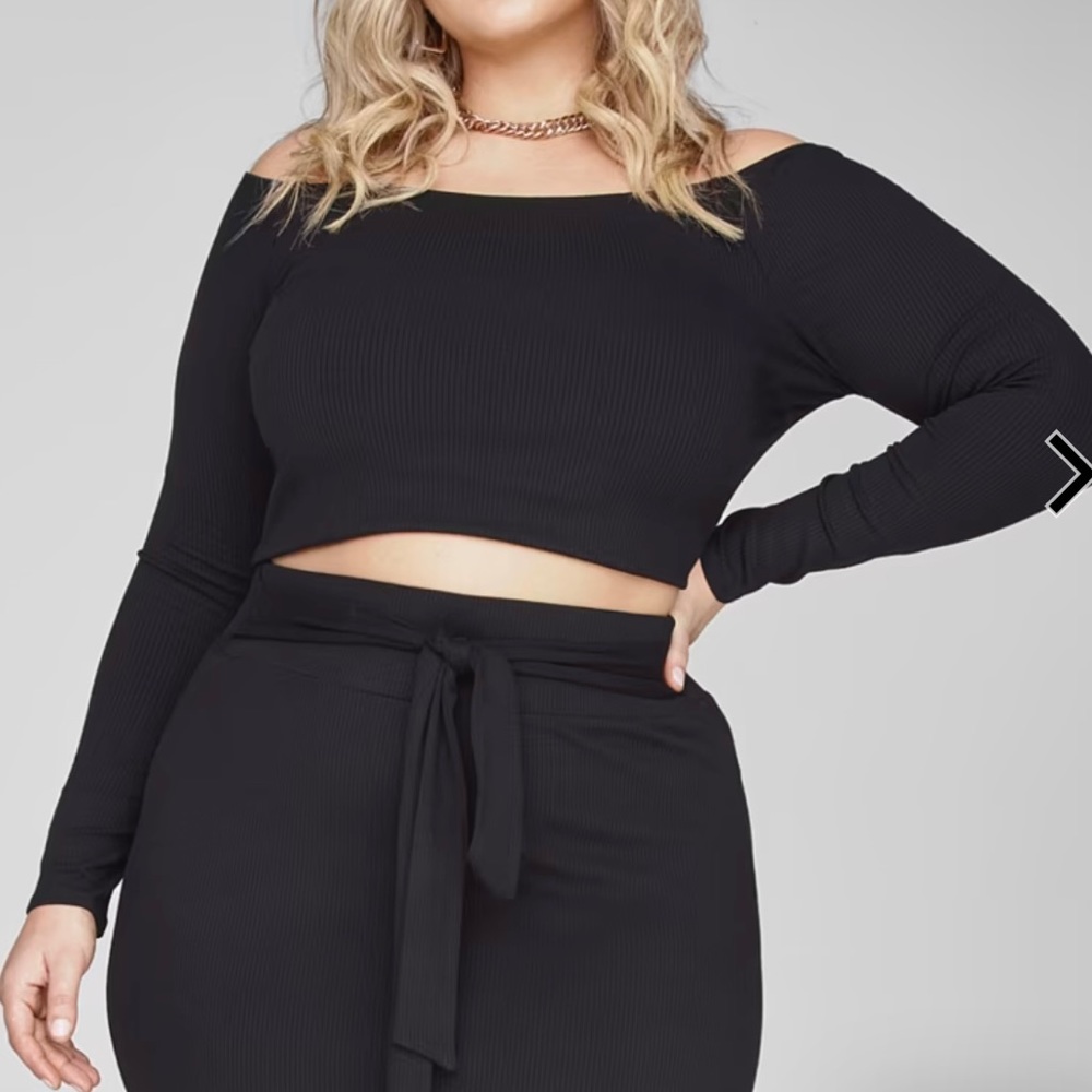 Fashion to figure off the shoulder knit black crop top size 4 = 4x = 26/28